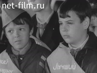 Newsreel Pioneerhood №6-1986 Report from Chelyabinsk. Your holiday. You and your doll. (1986)