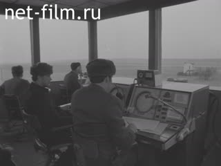 Киножурнал Советский воин №12-1986 Юбилей Академии. Армейские вертолётчики. Соревнуются воины - железнодорожники. (1986)