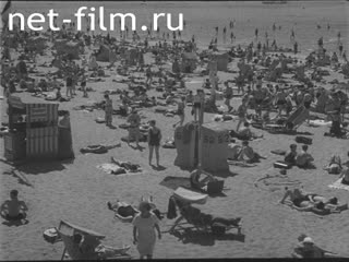 Footage Walk on the beach. (1920-1929)