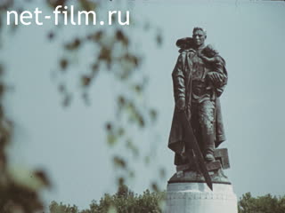 Footage Berlin, Tomb of the Unknown Soldier and Neue Wache Memorial. (1980-1989)