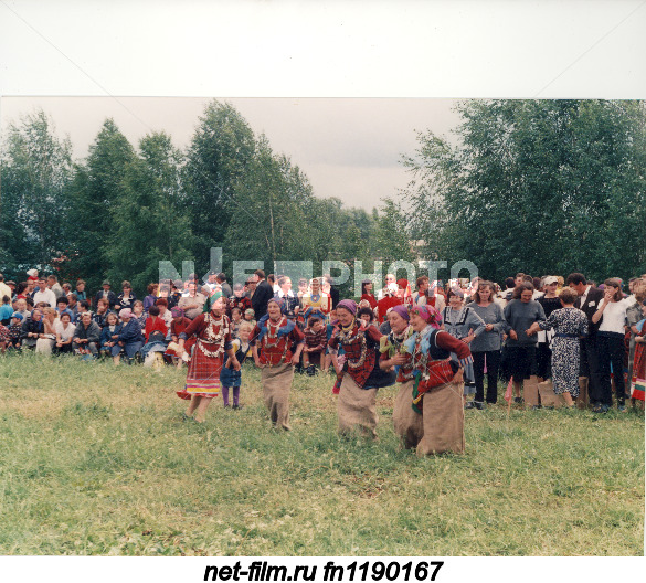 Participants of the contest "Running in bags" during the Udmurt national holiday "Gyron Byjon" in