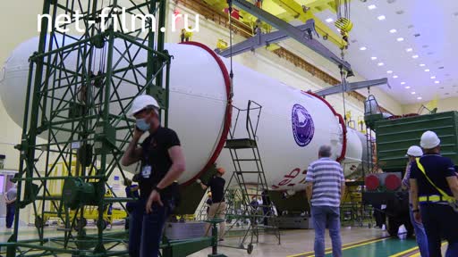 Footage Roscosmos, archive. General assembly "OneWeb". (2021)