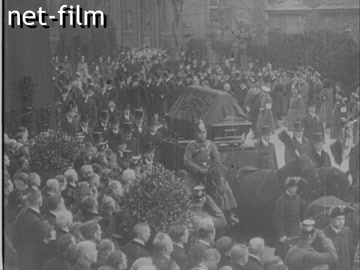 Footage Funeral of the first German President Friedrich Ebert and arrival of the new President Hindenburg. (1925)