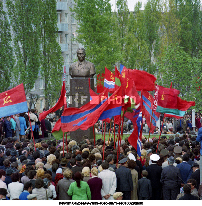 Открытие бюста Л. И. Брежневу в Днепродзержинске