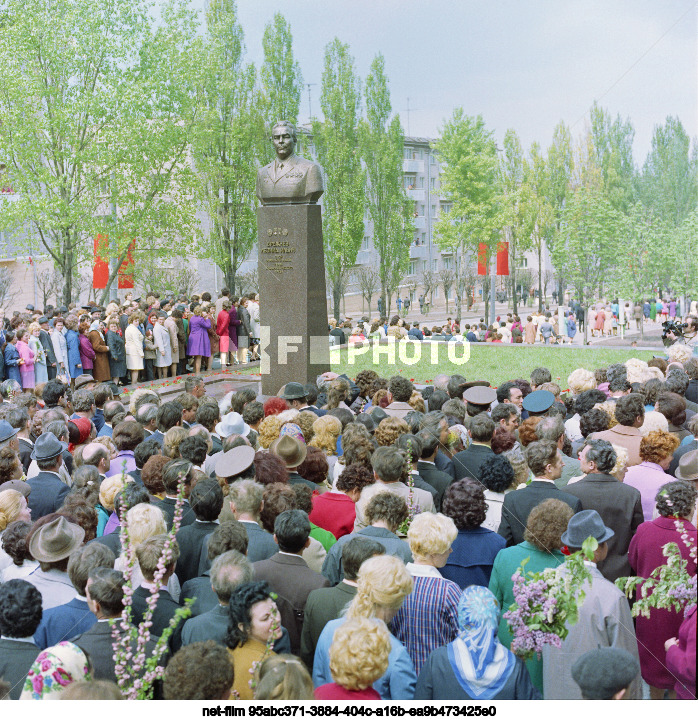 Открытие бюста Л. И. Брежневу в Днепродзержинске