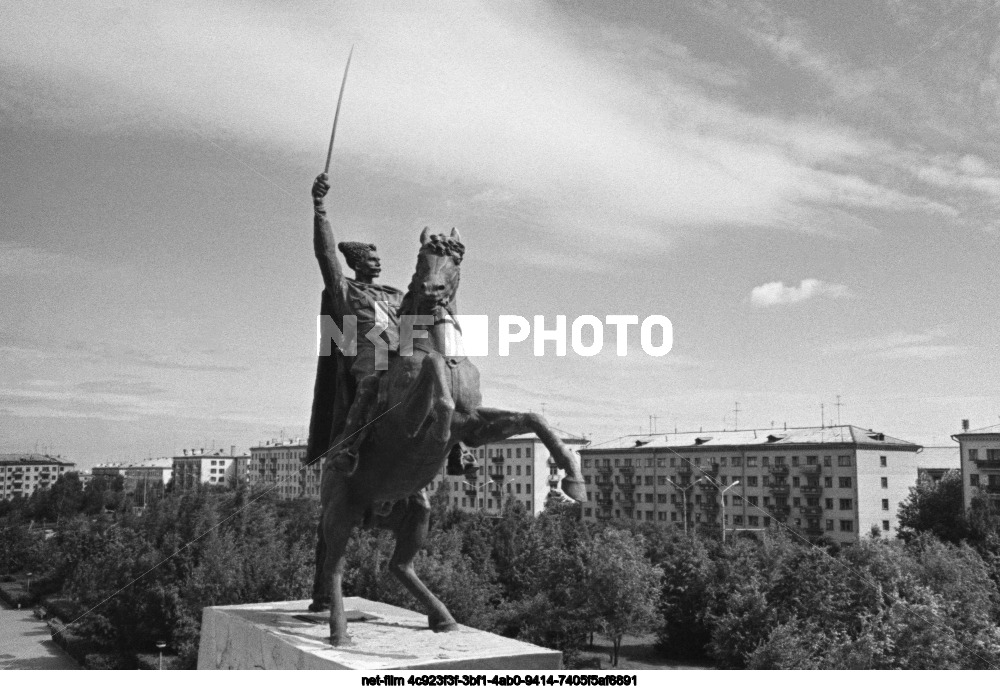 Памятник В.И. Чапаеву в Чебоксарах