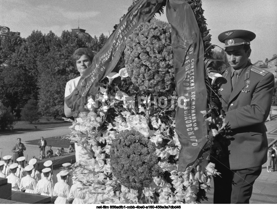 Визит В.В. Терешковой и В.Ф. Быковский в Болгарию