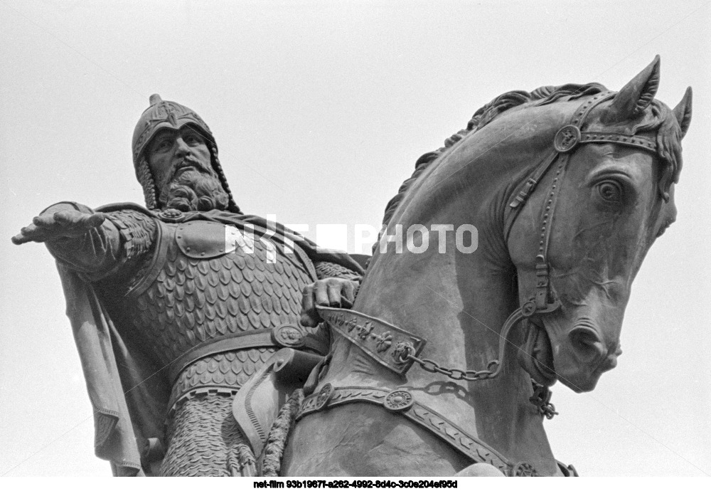 Памятник Ю. Долгорукому в Москве