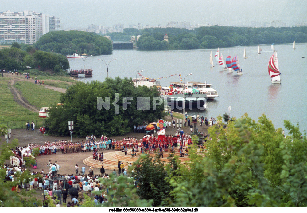 XII Всемирный фестиваль молодежи и студентов в Москве