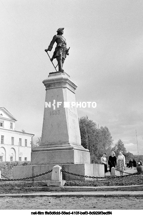 Памятник Петру I в Архангельске