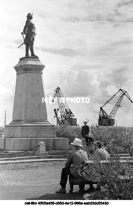 Памятник Петру I в Архангельске