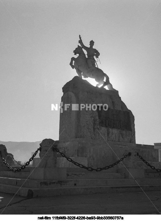 Памятник Сухэ-Батору в Улан-Баторе