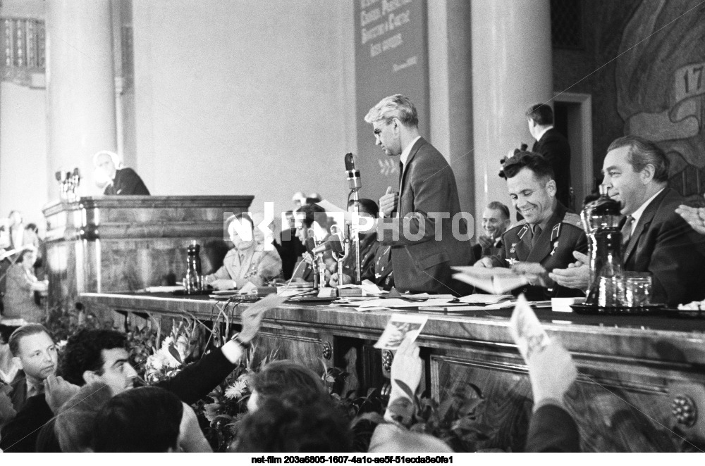 Пресс-конференция А.Г. Николаева и П.Р. Поповича в Москве