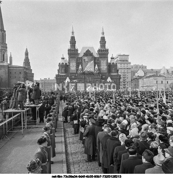 Демонстрация в Москве в честь космического полета П.И.Беляева и А.А.Леонова