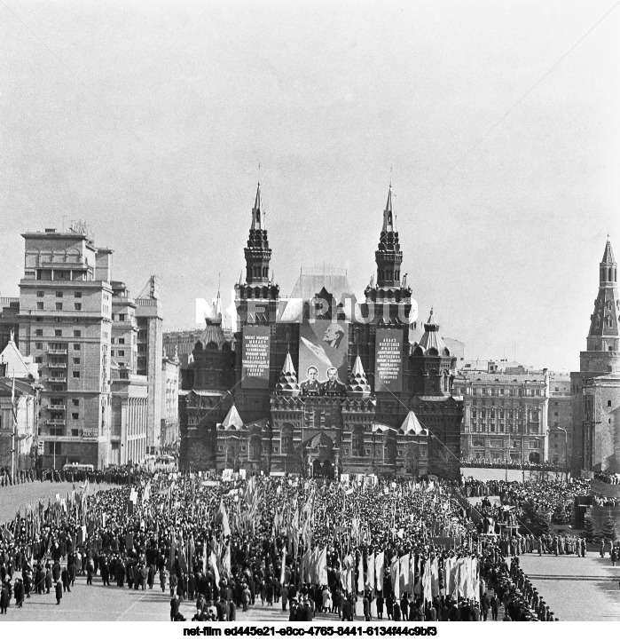 Демонстрация в Москве в честь космического полета П.И.Беляева и А.А.Леонова