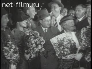 Footage Seeing artists MAT on tour in Paris. (1937)