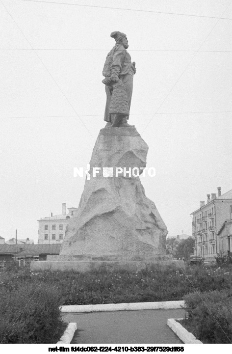 Памятник Е.П. Хабарову в Хабаровске