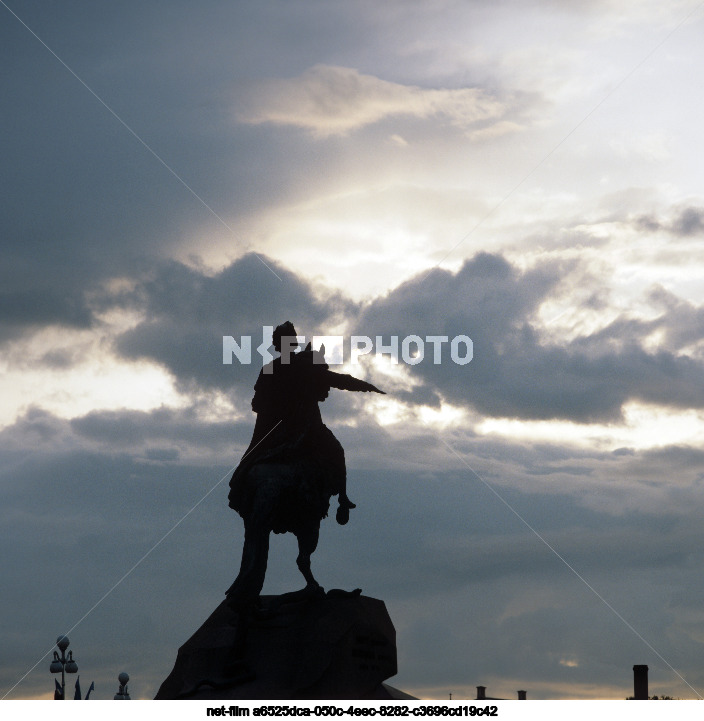 Памятник Петру I в Ленинграде