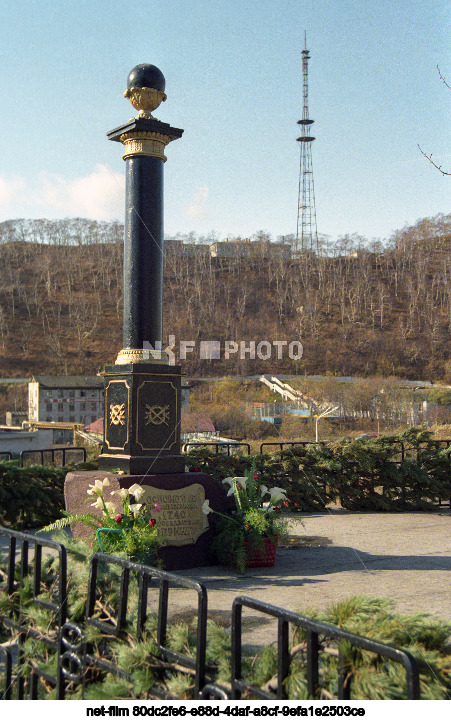 Памятник Берингу в Петропавловске-Камчатском