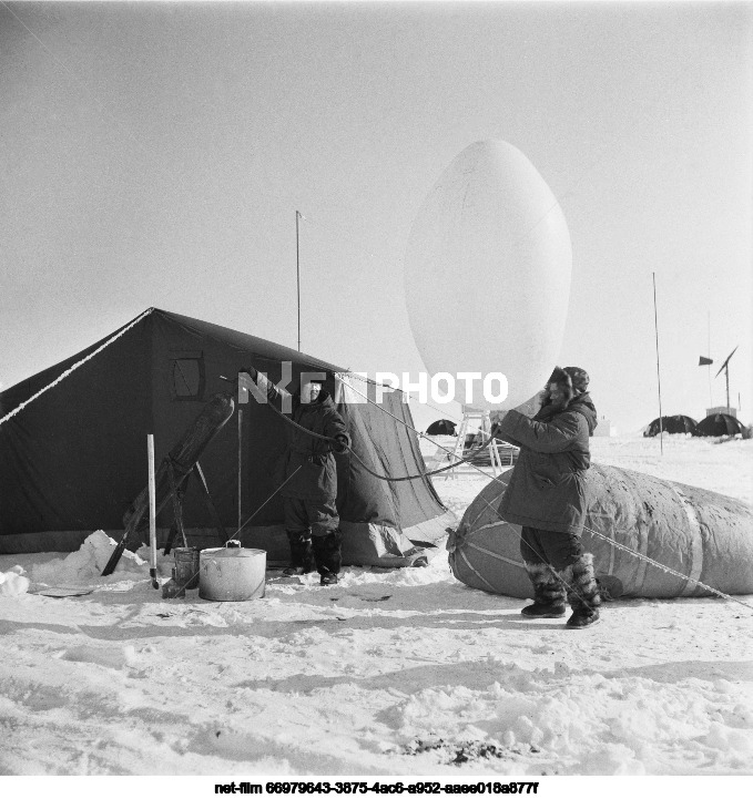 Станция "Северный полюс-5" в Арктике