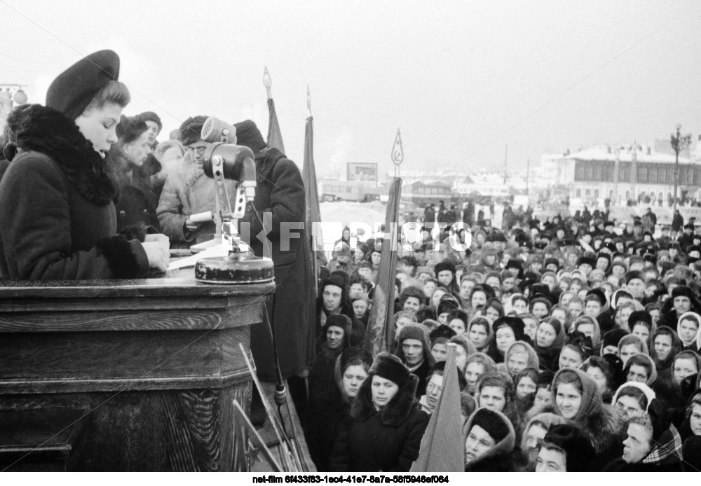 Митинг комсомольцев-целинников в Новосибирске