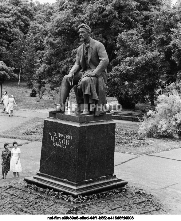 Памятник А.П. Чехову в Таганроге