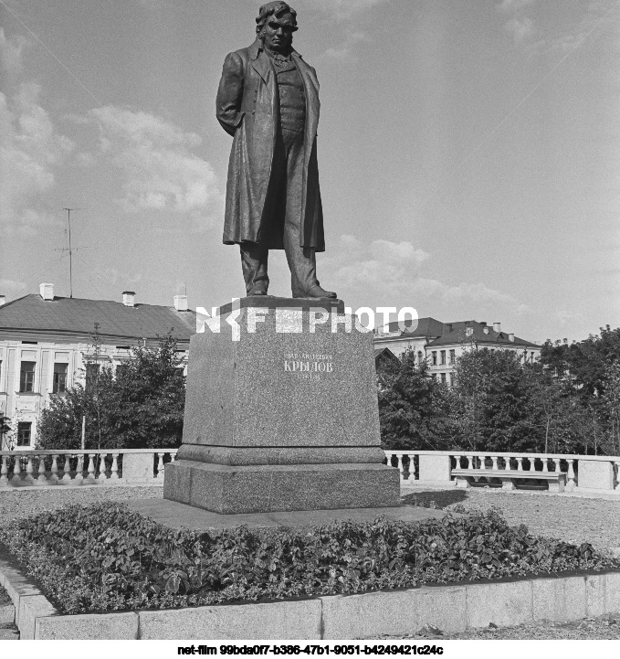 Памятник И.А. Крылову в Калинине