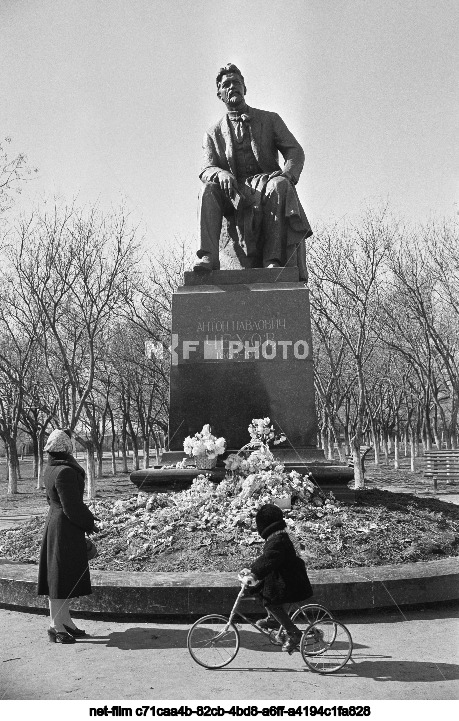 Памятник А.П. Чехову в Таганроге