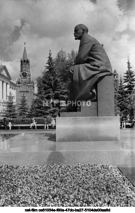 Памятник В.И. Ленину в Кремле