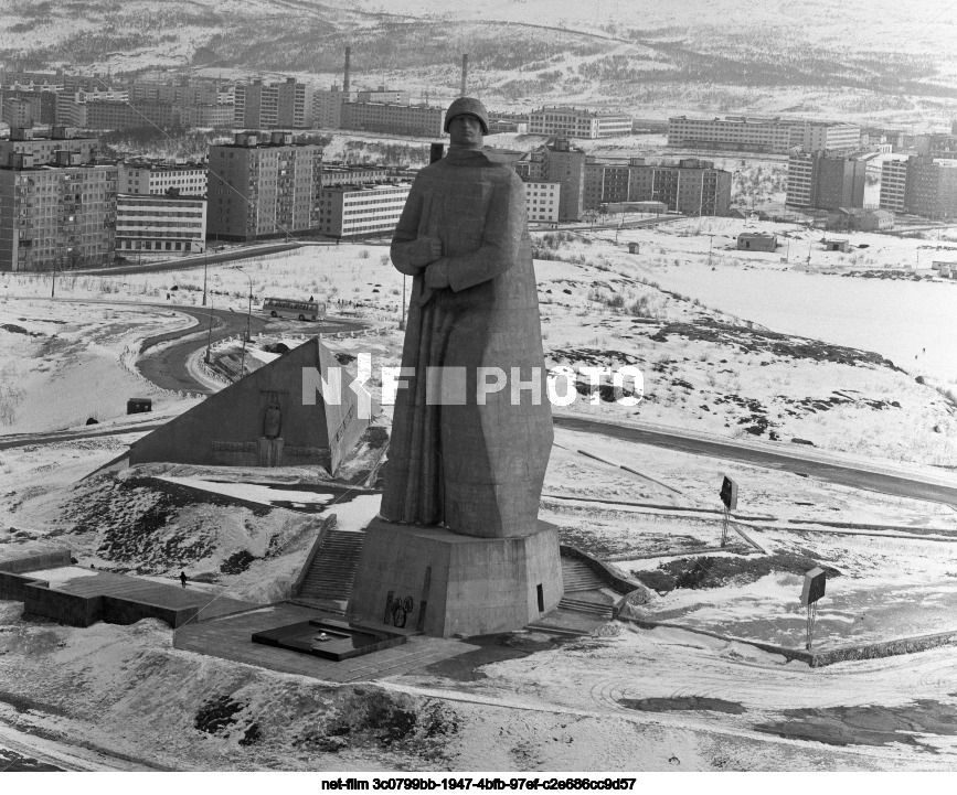 Памятник "Защитникам Советского Заполярья в годы Великой Отечественной войны" в Мурманске