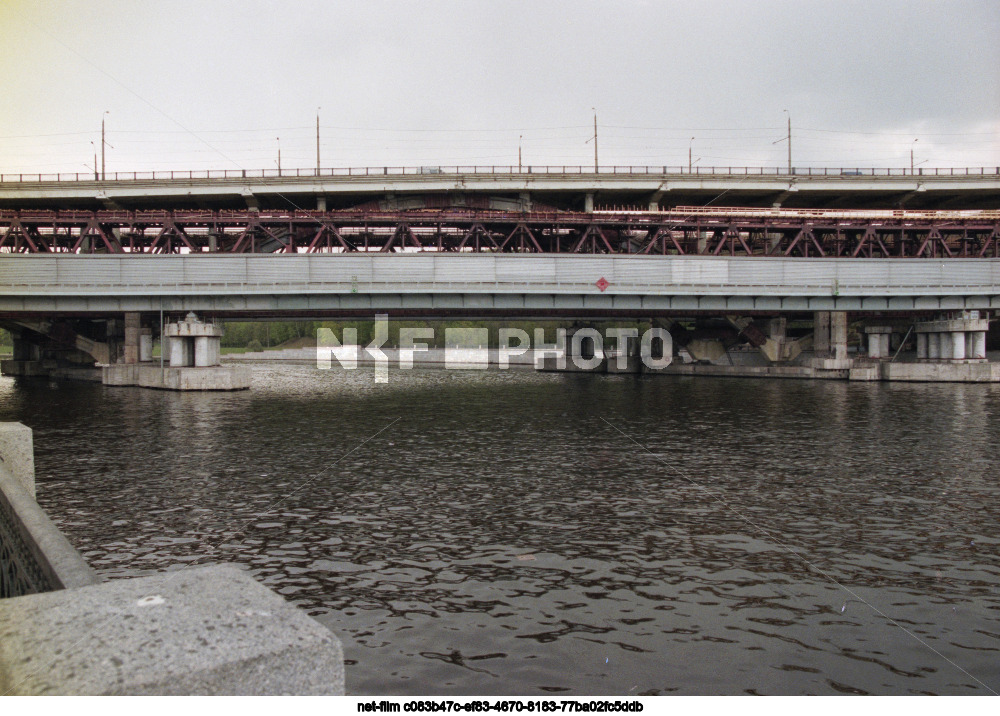 Реконструкция Лужнецкого метромоста в Москве