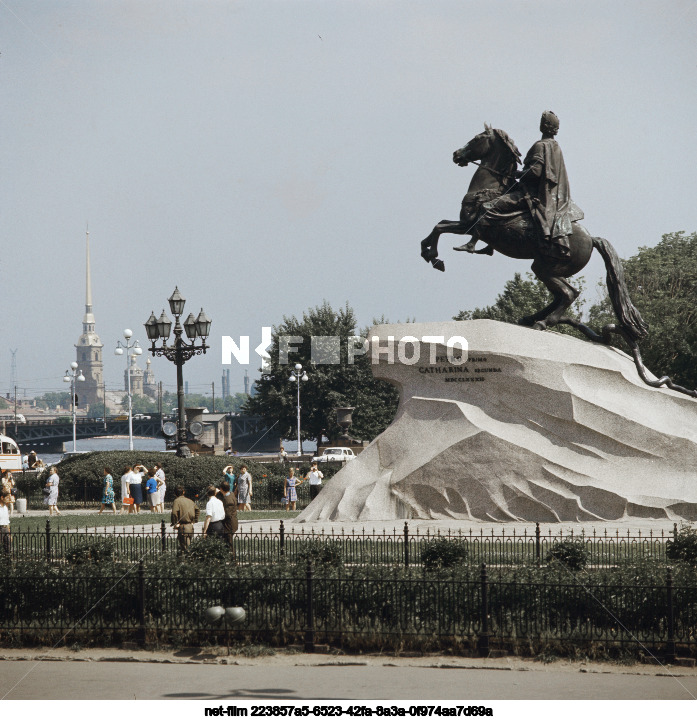 Памятник Петру I в Ленинграде