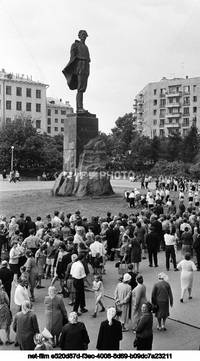 Памятник М. Горькому в Горьком