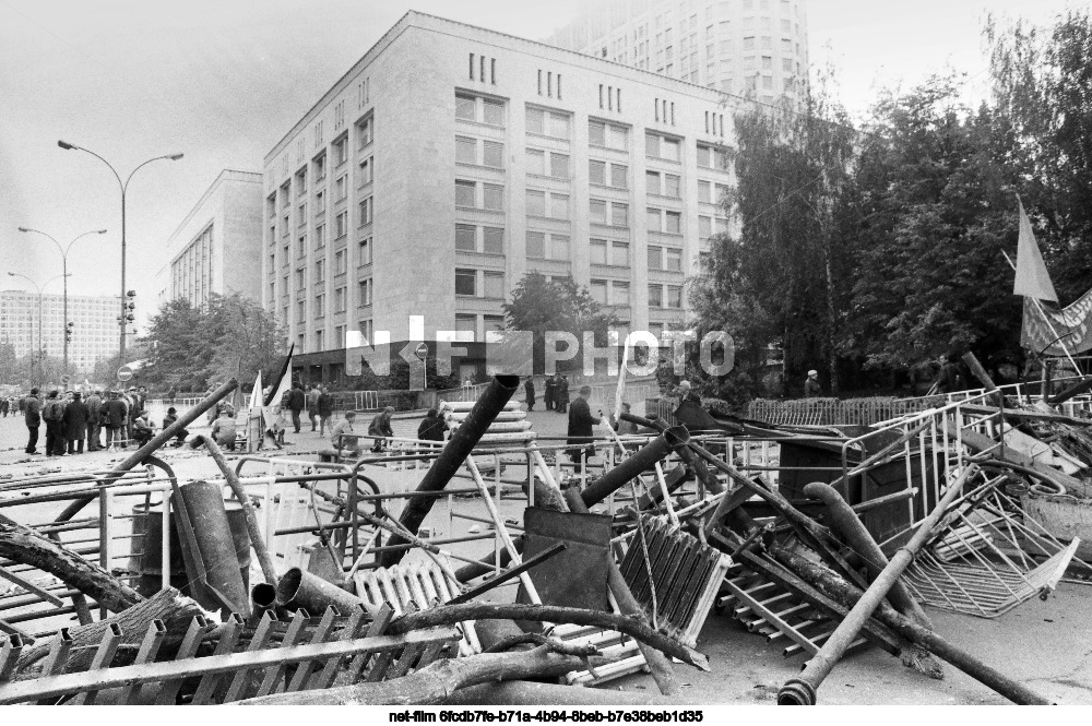 Беспорядки в Москве после указа о роспуске Верховного Совета