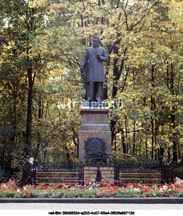 Памятник М.И. Глинке в Смоленске