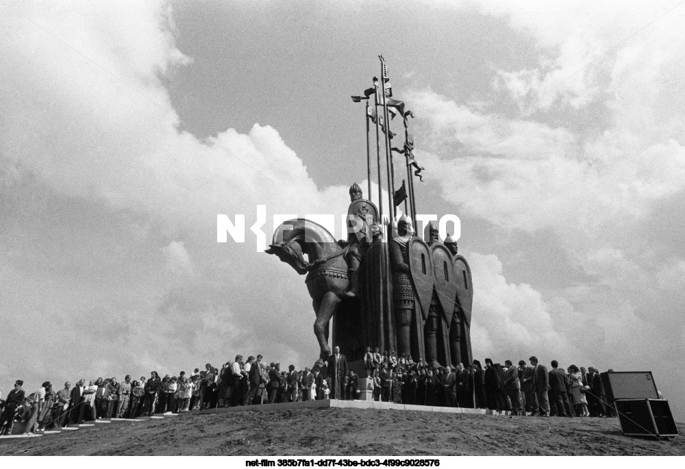 Монумент в память о Ледовом побоище в Пскове