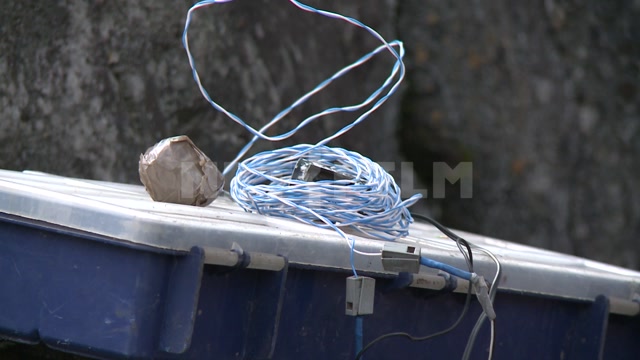 "А зори здесь тихие..." - съемки фильма в Карелии, моток провода "витая пара" с клеммами лежит на