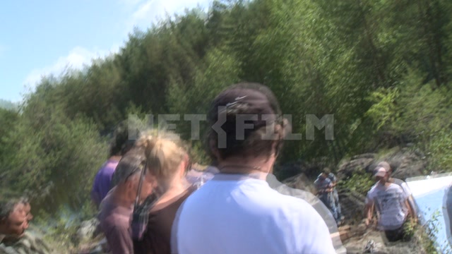 "А зори здесь тихие..." - съемки фильма в Карелии, съемочная группа на площадке, статист в каске и