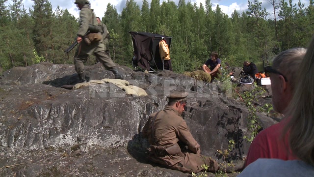 "А зори здесь тихие..." - съемки фильма в Карелии, съемочная группа на площадке, в кадре репетиция