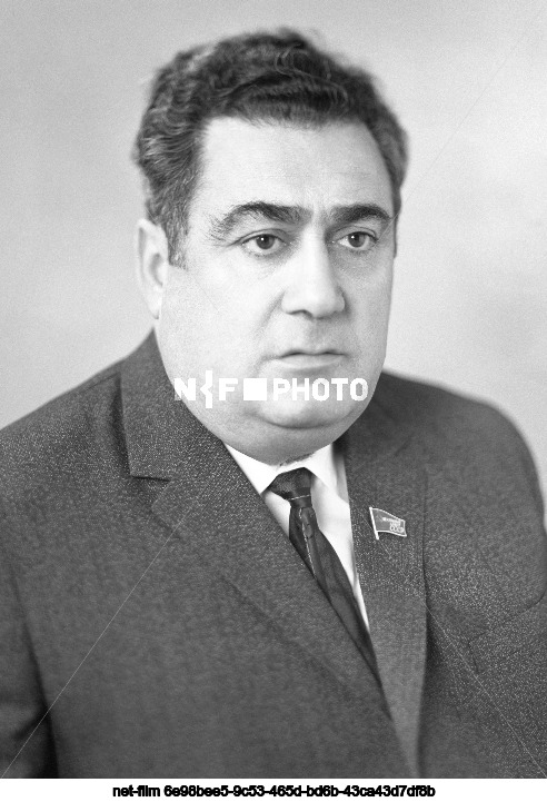 Министр химической промышленности СССР Л.А. Костандов