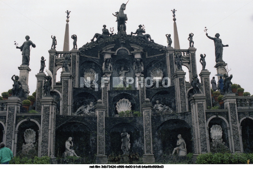 Дворец Борромео на острове Изола-Белла