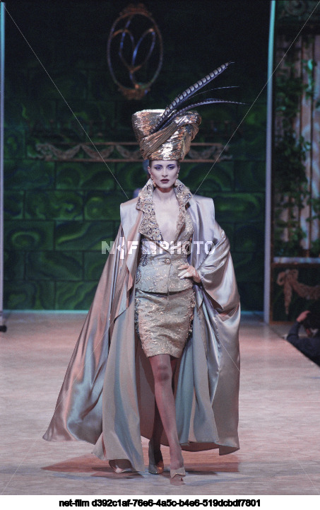 Модный показ В.А. Юдашкина в Москве