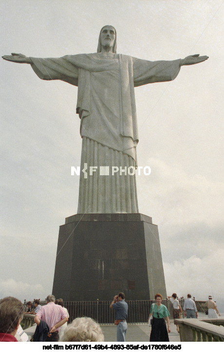 Статуя Христа-Искупителя в Рио-де-Жанейро