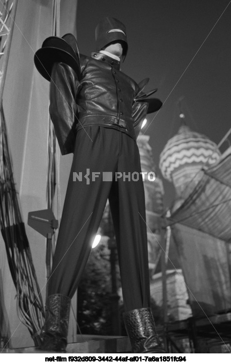 Модный показ П. Кардена в Москве