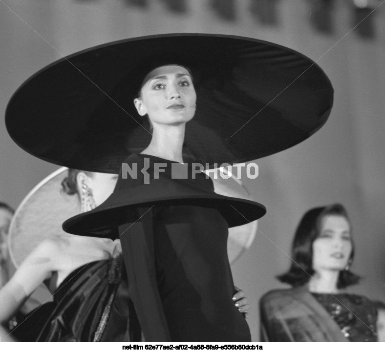 Модный показ П. Кардена в Москве