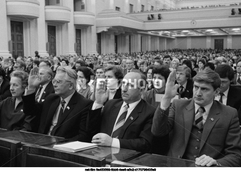 The tenth session of the Supreme Soviet of the RSFSR of the tenth convocation in Moscow