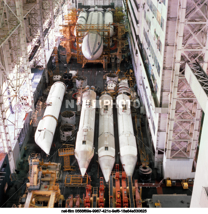 Pre-launch preparation of the rocket and space transport system "Energia-Buran" at Baikonur