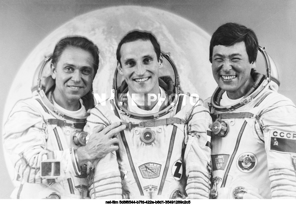 Pre-flight training of the Soyuz TM-13 spacecraft crews in Star City