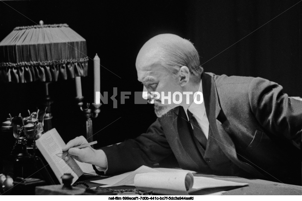 Спектакль "Грозовой год" в Московском театре юного зрителя