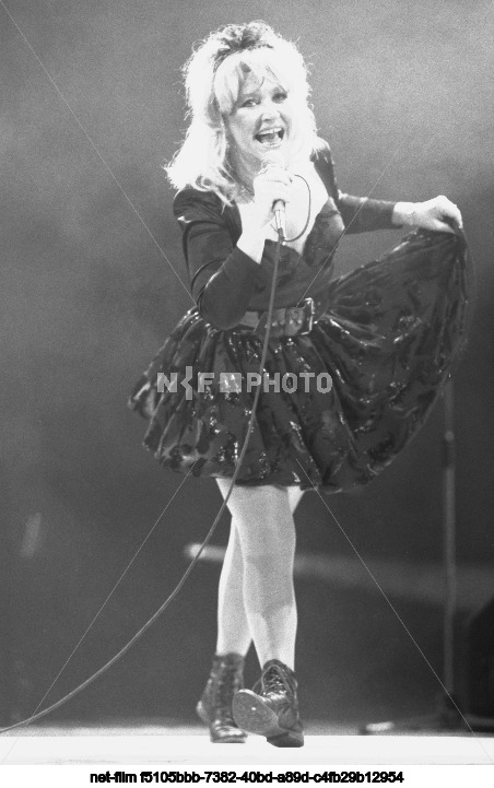 Эстрадная певица А.Б. Пугачева